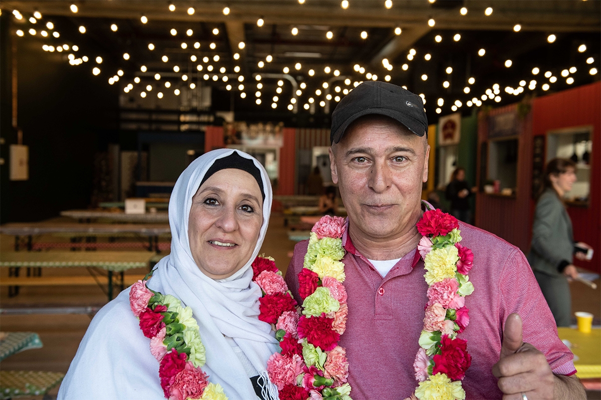 Samér Saad og kona med blomsterkrans