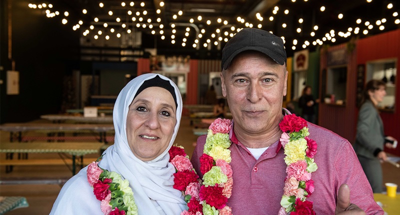 Samér Saad og kona med blomsterkrans